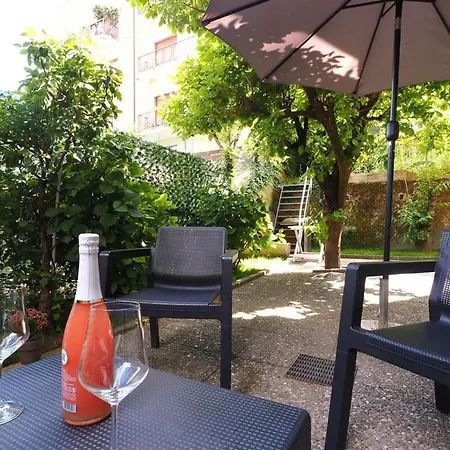 Melody's Garden House -relax Near Lejlighed